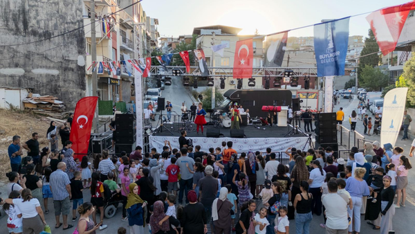 İzmir'de Mahalle Şenlikleri Umut'ta Binlerce Kişiyi Buluşturdu