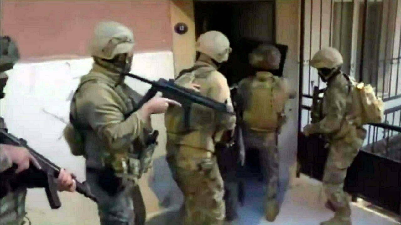 İzmir merkezli 3 ilde haraç operasyonu: 36 gözaltı