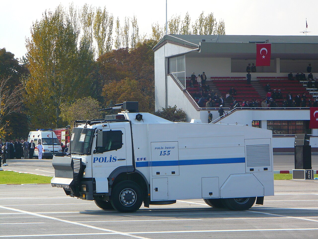 İzmir mitingi öncesi TOMA'nın üzerine çıkan şahıs gözaltına alındı