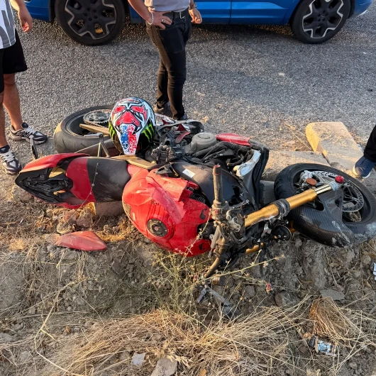 İzmir'de Motosiklet Kazası: Bora Özsoy Hayatını Kaybetti