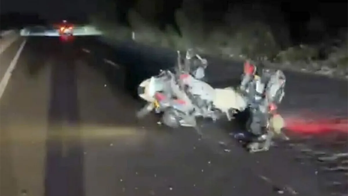 İzmir'de Motovlogcu Dayı TIR'a Çarparak Hayatını Kaybetti