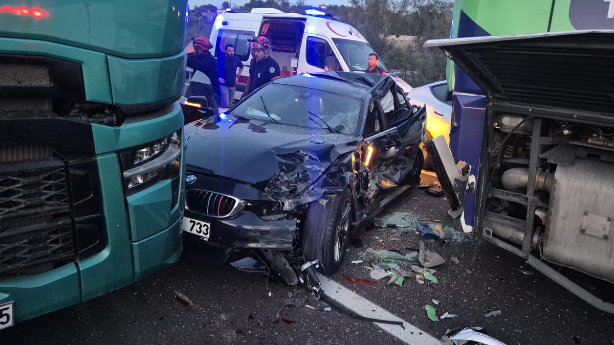 İzmir Otoyolunda Zincirleme Kaza: 11 Yaralı