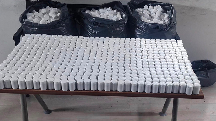 İzmir'de Polisten Kaçan Şüphelinin Aracında 118 Bin Sentetik Hap Ele Geçirildi