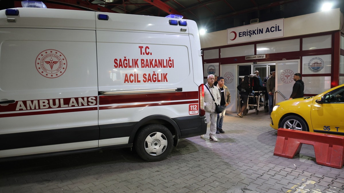İzmir sahilde saldırı: Kulağının bir parçası koptu