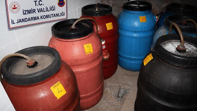 İzmir'de Sahte Alkol Operasyonu: 2.200 Litre Ele Geçirildi