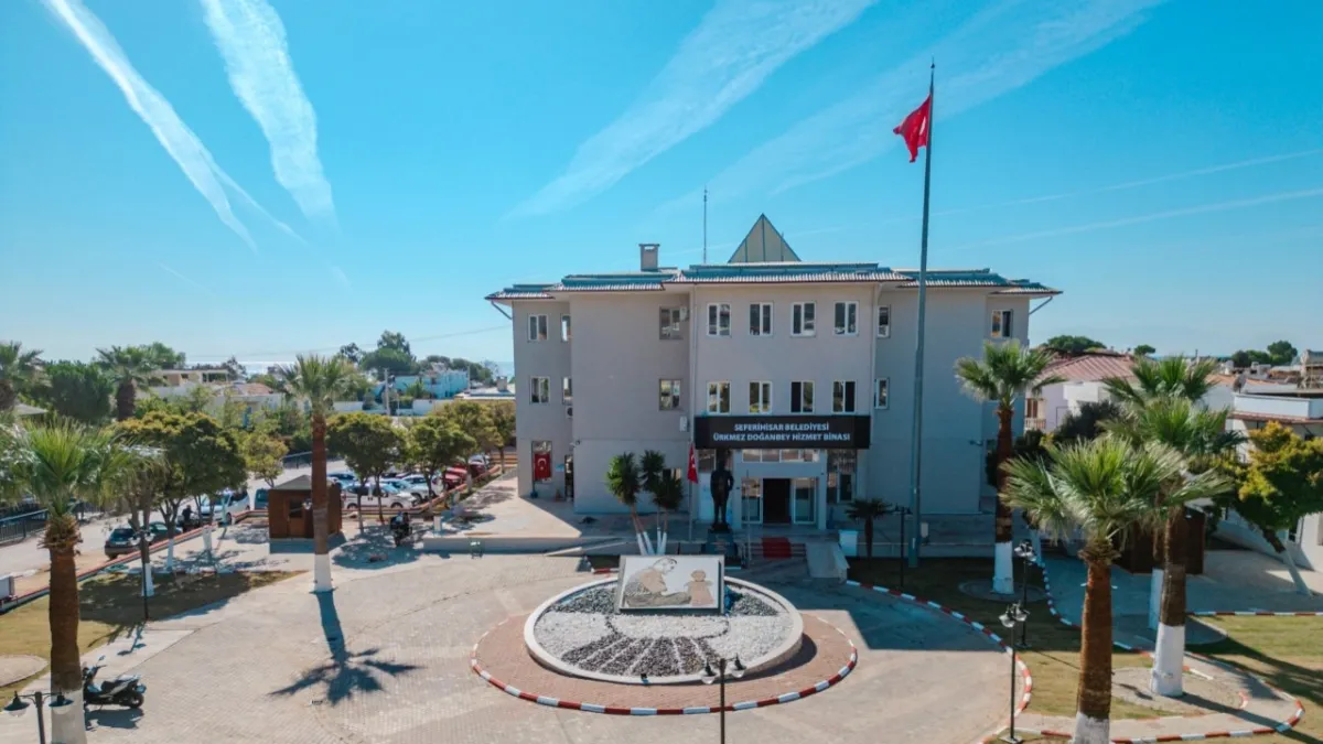 İzmir Seferihisar Belediyesine rüşvet operasyonunda ikinci dalga: Başkan Yardımcısı Pehlivan gözaltında