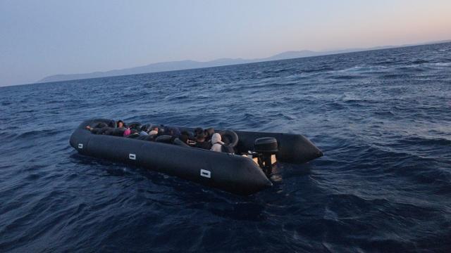 İzmir Seferihisar'da 85 Düzensiz Göçmen Denizden Kurtarıldı