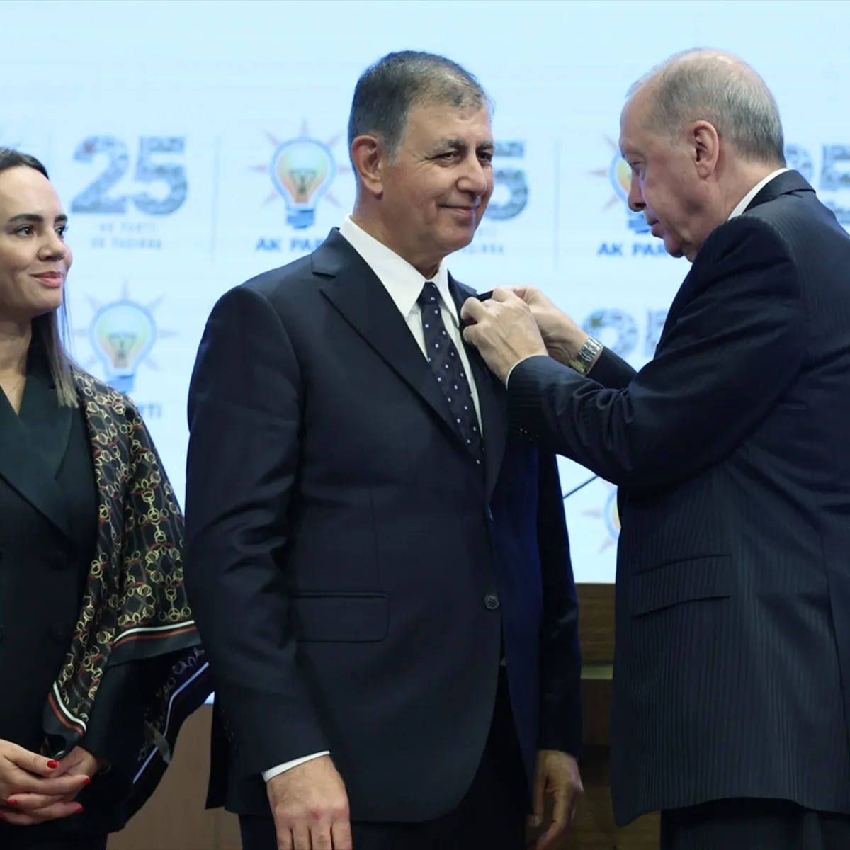 İzmir Siyasetinde Tarihi Dönüm Noktası: Cemil Tugay AK Parti'de