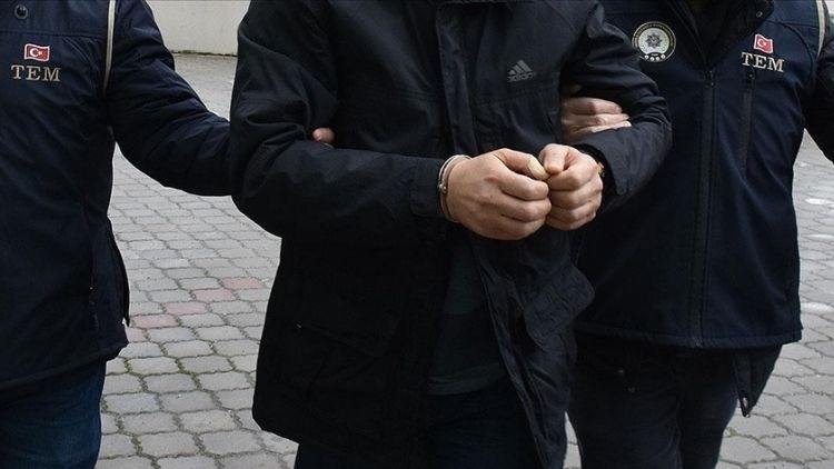 İzmir'de Taksilerde 'Silahlı Eylem' Diyen Şüpheli Gözaltında