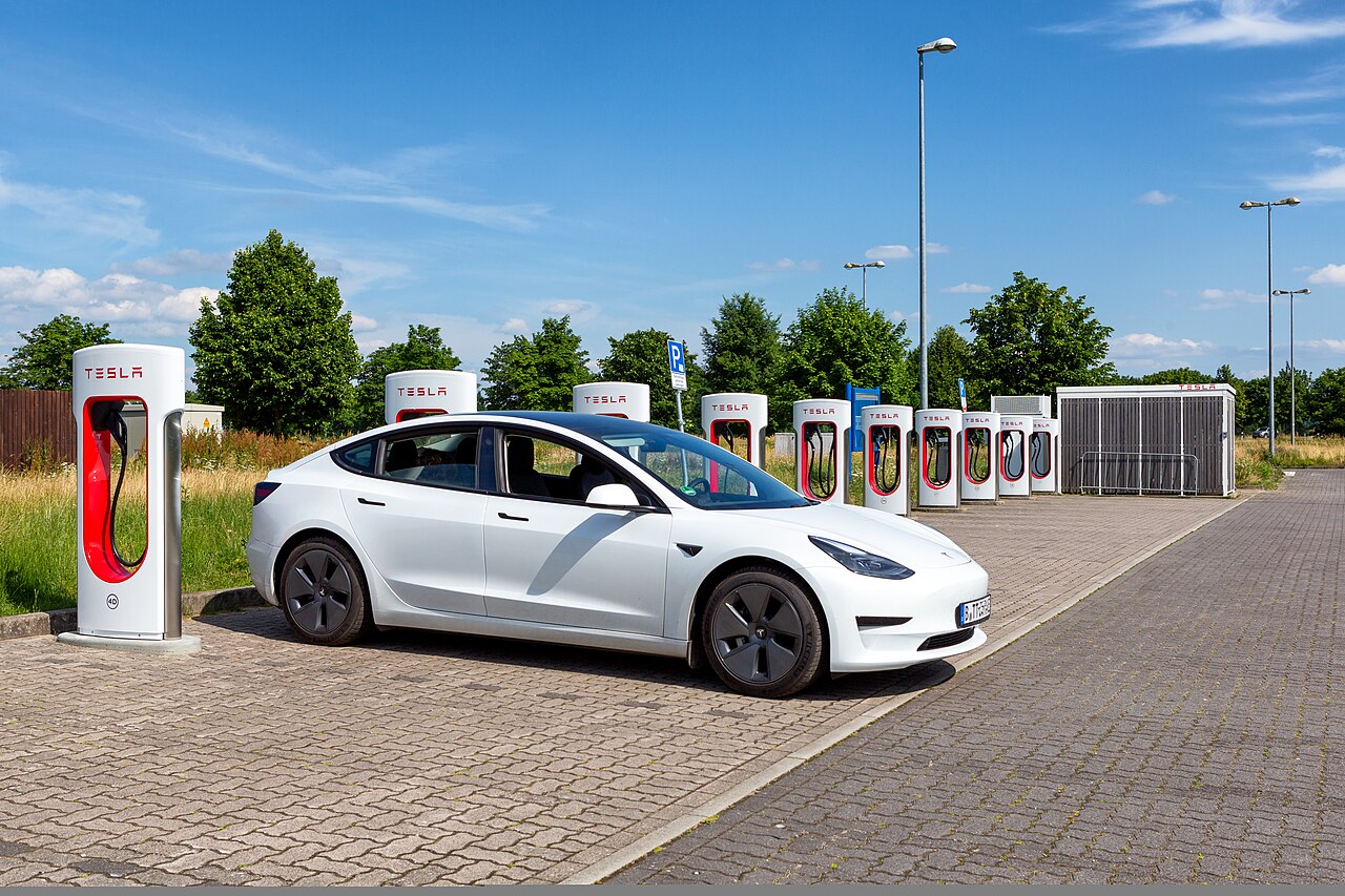 İzmir'in Tesla Sahiplerine Müjde: Bornova'ya Supercharger Geliyor