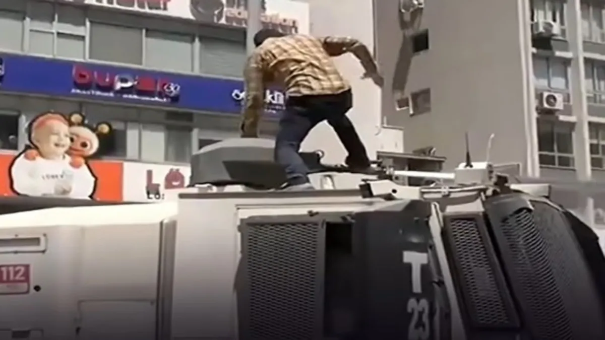 İzmir'de TOMA'yı tekmeleyen müdür yardımcısı tutuklandı
