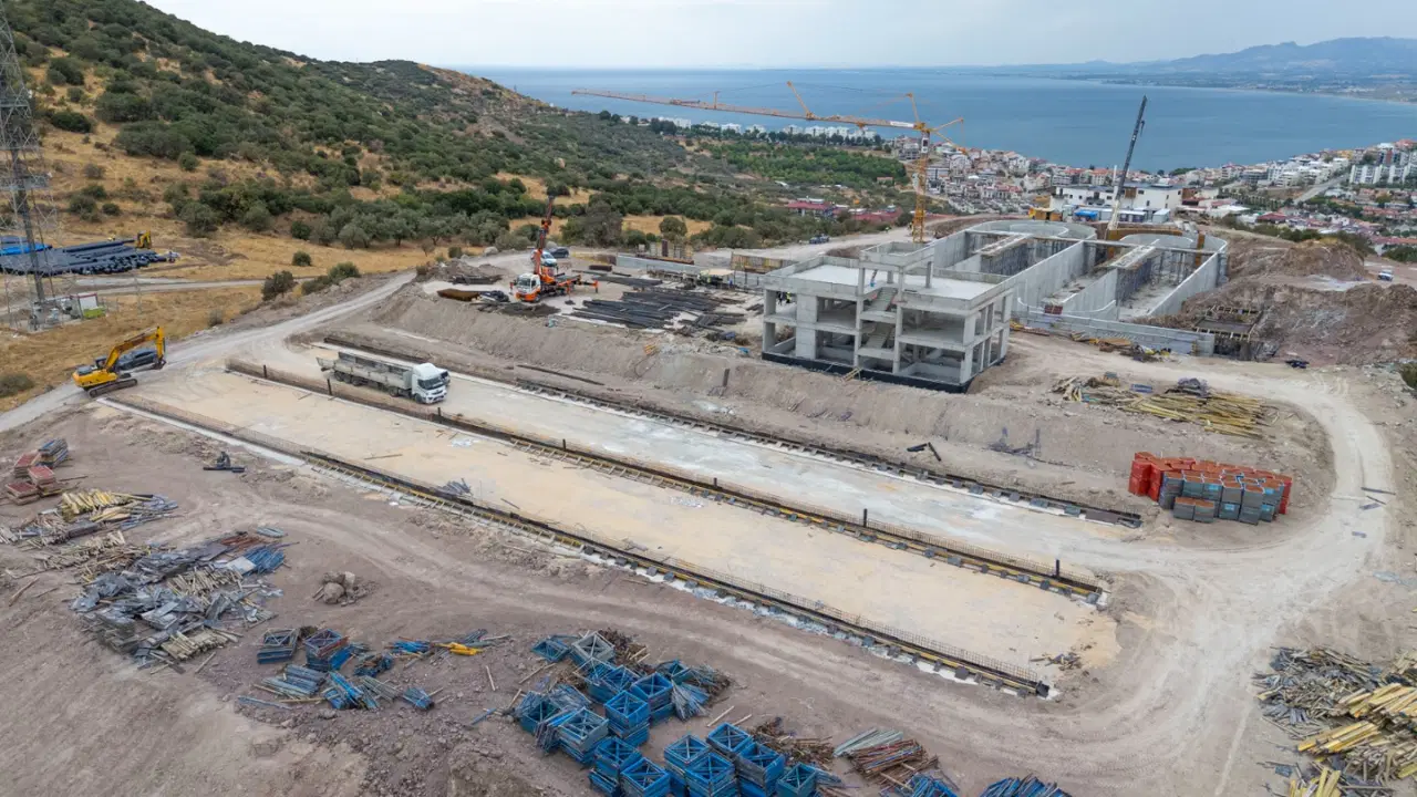 İzmir'in Üçüncü Büyük Arıtma Tesisi Dikili'de Yükseliyor