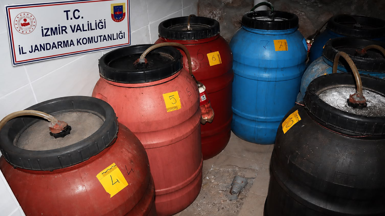 İzmir Urla'da 2 Bin 200 Litre Sahte Alkol Ele Geçirildi
