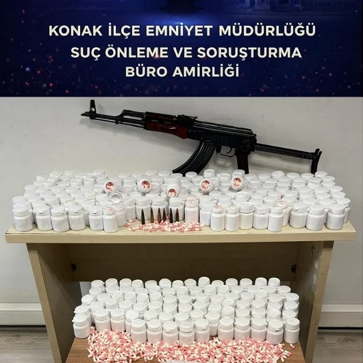 İzmir'de Uyuşturucu Operasyonu: 59 Bin Hap ve Kalaşnikof Ele Geçirildi