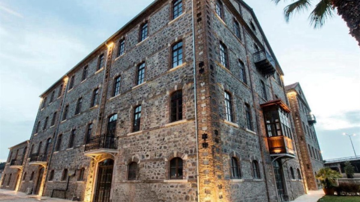 İzmir'de Vakıfların El Koyduğu Kurs Merkezi Kapatıldı: 780 Mağdur