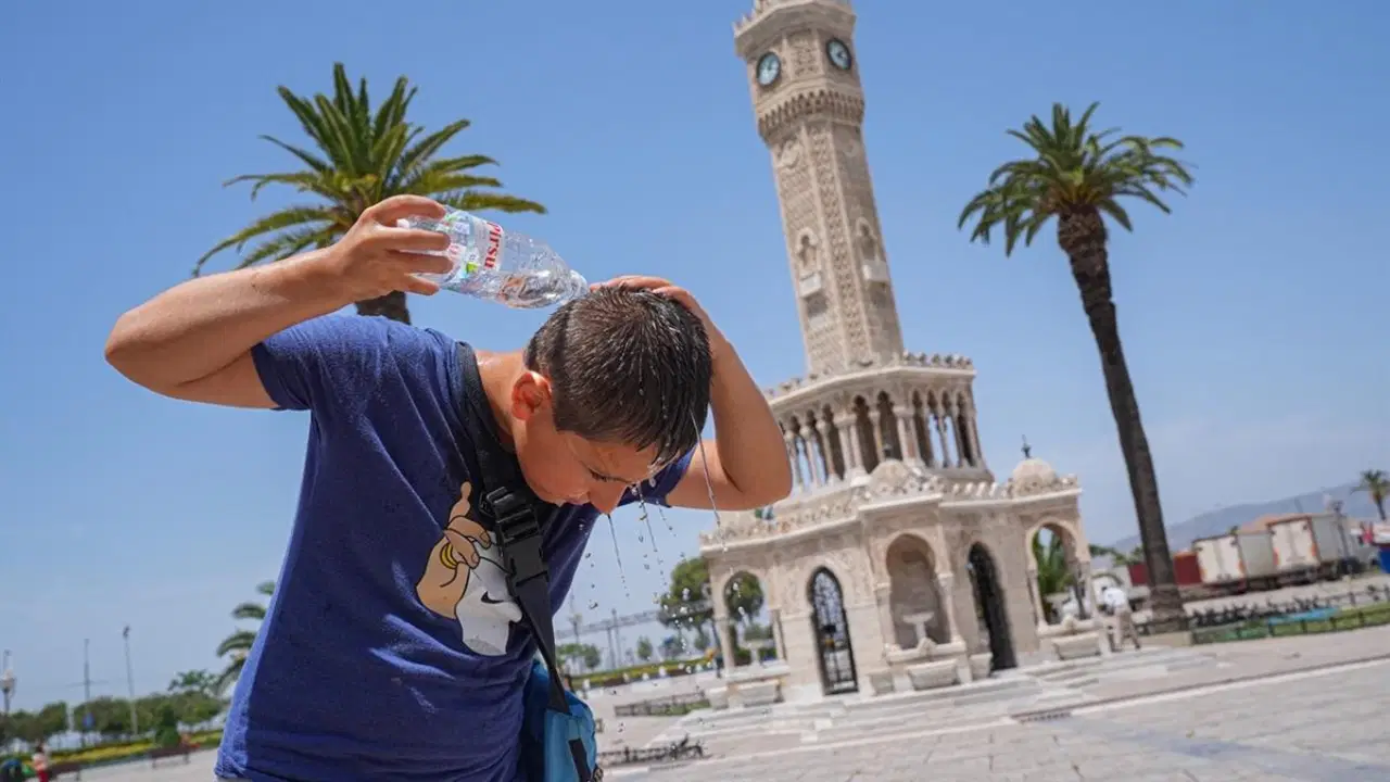 Prof. Dr. Doğan Yaşar: İzmir'i keyifli bir yaz bekliyor