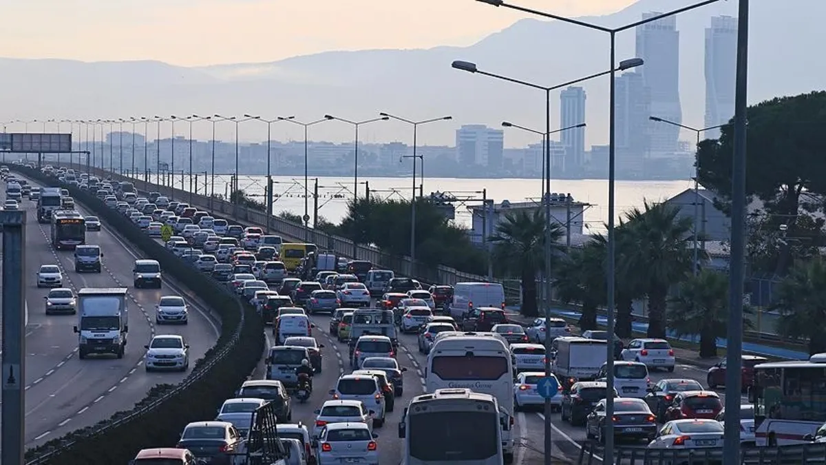 İzmir'de anket sonuçları: Vatandaşın ortak derdi trafik ve temizlik