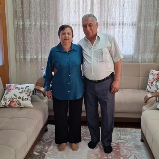 İzmir'de Eşini Bıçakla Öldürdüğü İddiasıyla Tutuklandı
