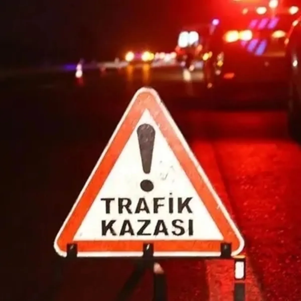 İzmir'de Feci Kaza: Tır, Otomobili Sürükledi; 2 Kişi Hayatını Kaybetti