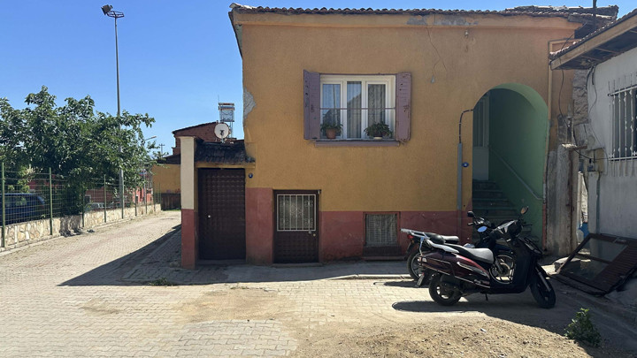 İzmir'de şoke eden olay: Evin kapısına asılan poşette yeni doğmuş bebek bulundu