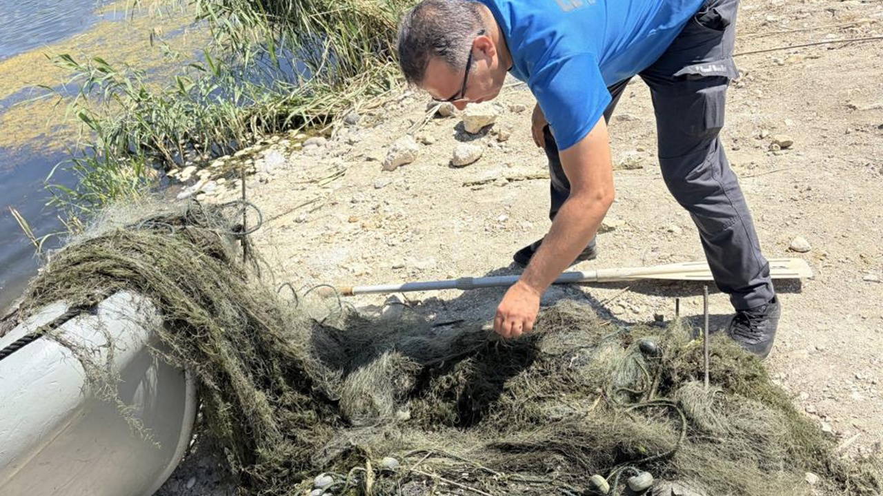 İzmir’de yasa dışı avlanma operasyonu: 50 metrelik ağ ele geçirildi