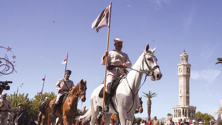 İzmir'in Kurtuluşu 104. Yılında Coşkuyla Kutlandı
