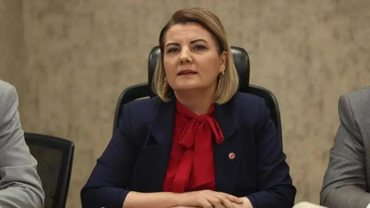 İzmit Belediye Başkanı Fatma Kaplan Hürriyet görevden uzaklaştırıldı