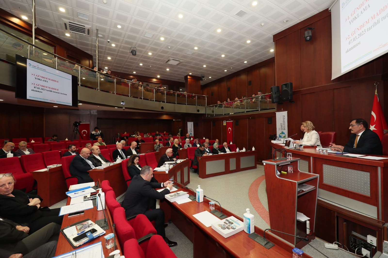İzmit'te CHP'de Başkanvekili Krizi: Meclis Üyeleri Toplantıyı Tüketti