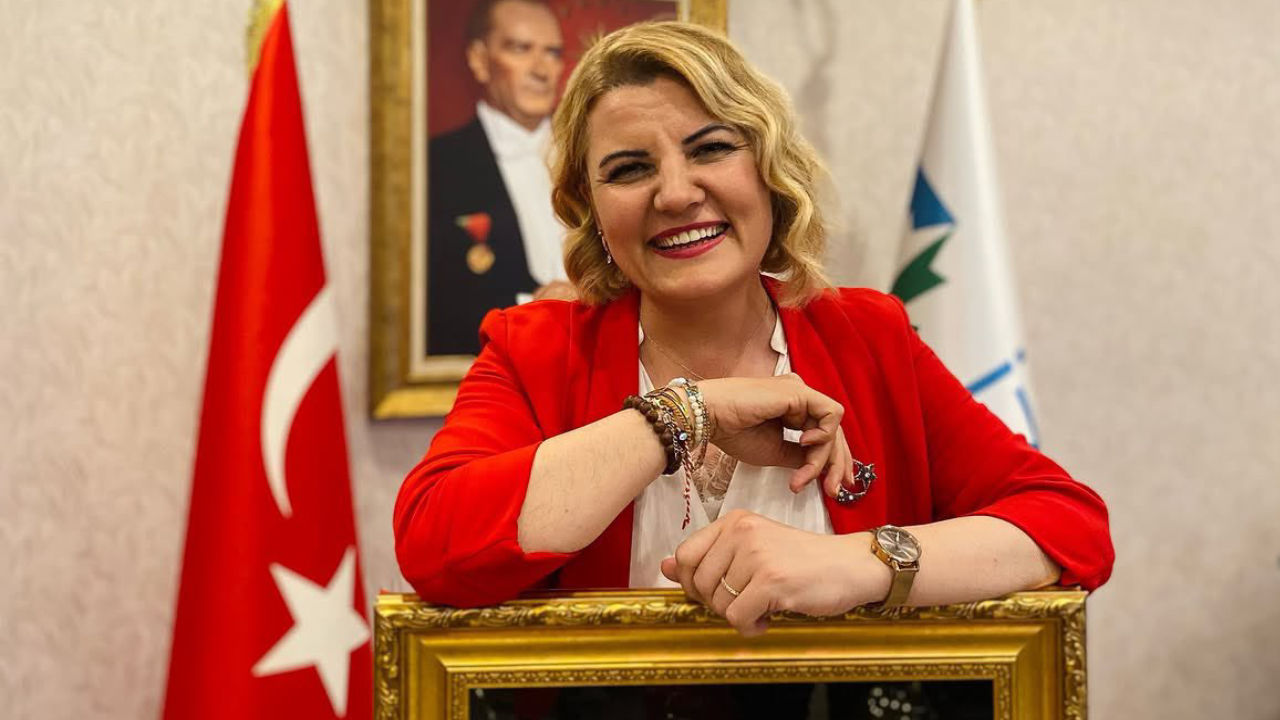 İzmit'in sosyal belediyecilik modeli hedefte: Başkan Hürriyet'e operasyon
