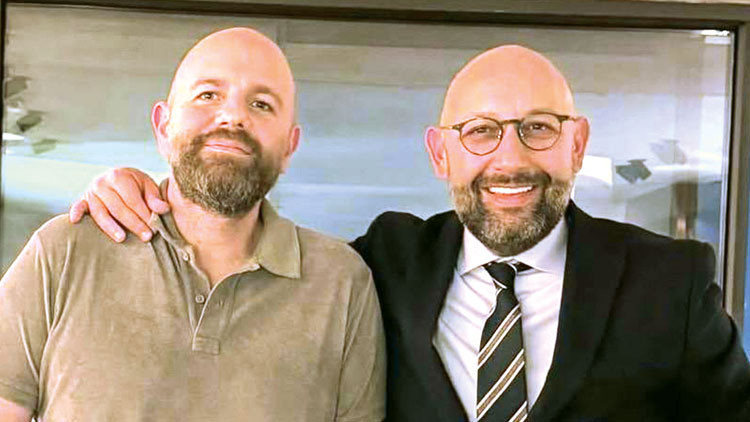 İzzet Özilhan motosiklet kazası sonrası ilk kez görüntülendi