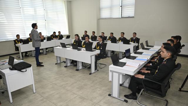 Jandarma ve Sahil Güvenlik Akademisi'ne 673 öğrenci alımı başvuruları devam ediyor