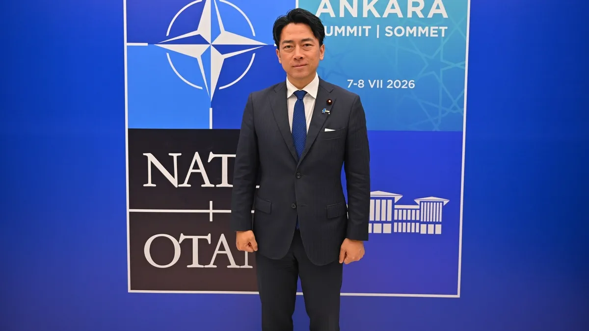 Japon Bakan Shinjiro Koizumi Balık Ekmek Keyfi Yaptı