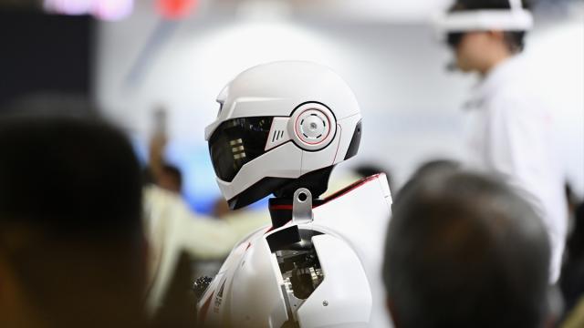 Japonya 2040'a kadar 10 milyon yapay zeka destekli robot kullanacak