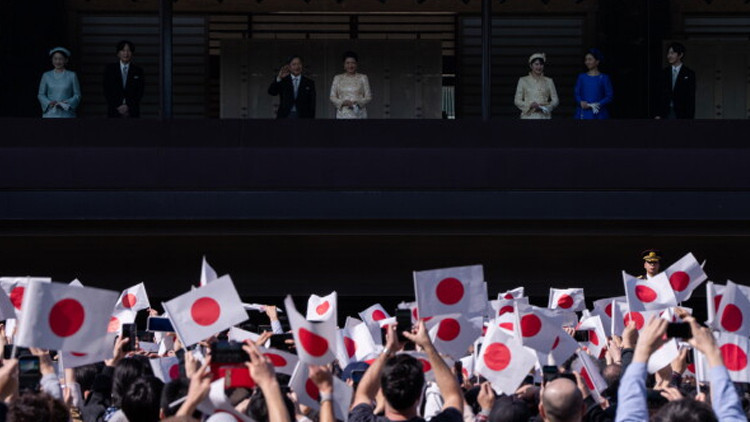 Japonya'da imparatorluk ailesi yasası meclisten geçti