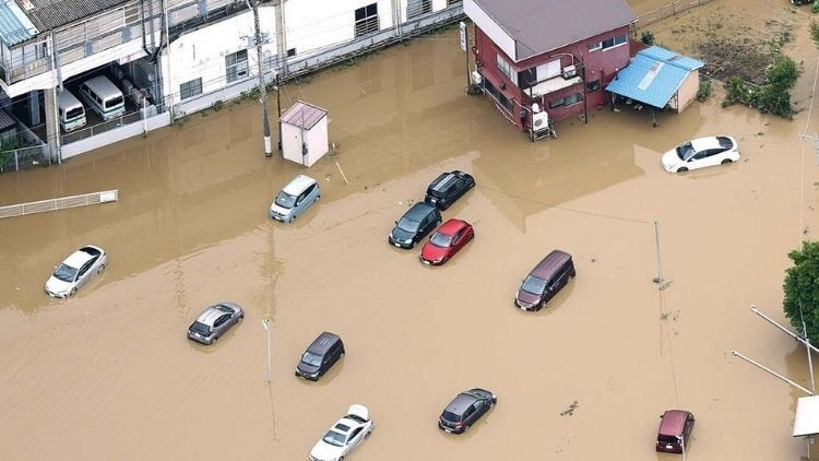 Japonya'yı Vuran Tarihi Sel Felaketi: 8 Kişi Hayatını Kaybetti