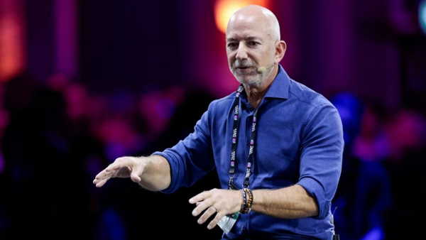 Jeff Bezos: Yapay Zeka İşsizlik Değil, İş Gücü Açığı Yaratacak