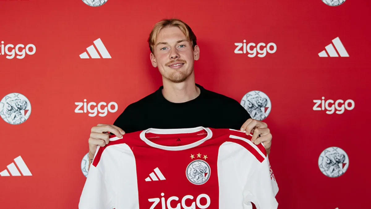 Julian Brandt, Ajax'a İmza Attı