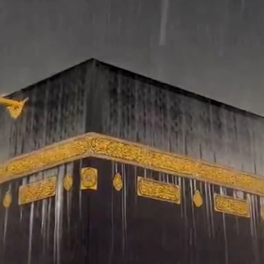 Kabe Sağanak Altında: Mescid-i Haram'da Huşu Dolu Anlar