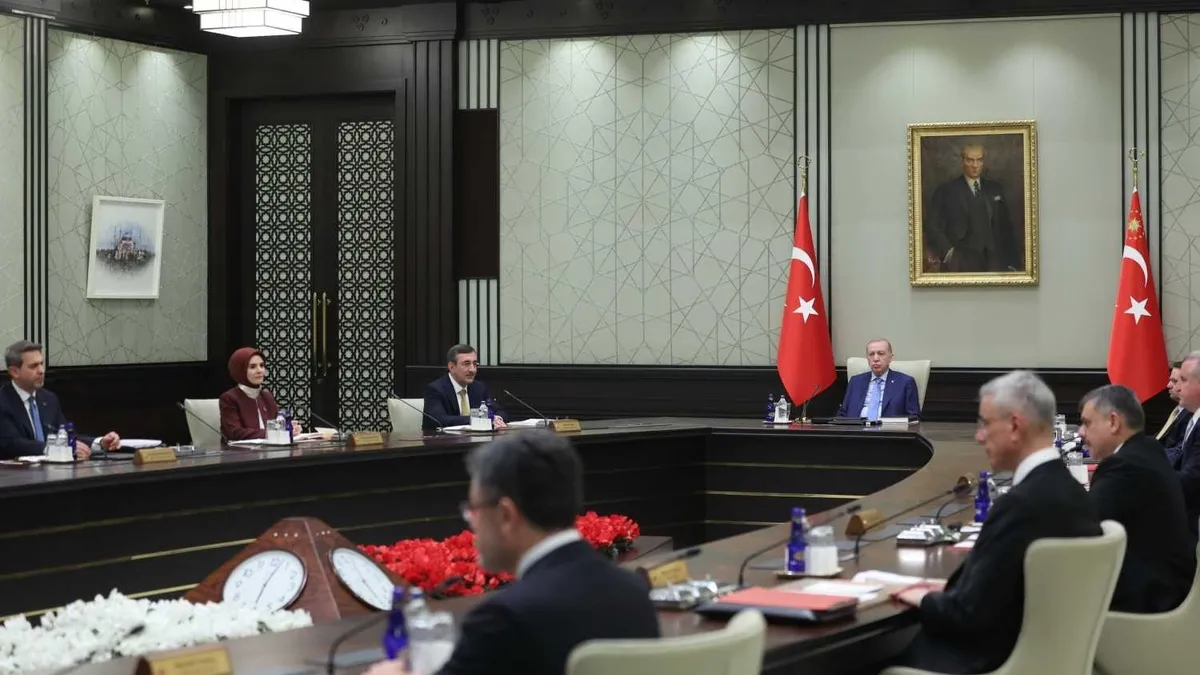 Kabine, fon krizi ve Terörsüz Türkiye gündemiyle toplanıyor