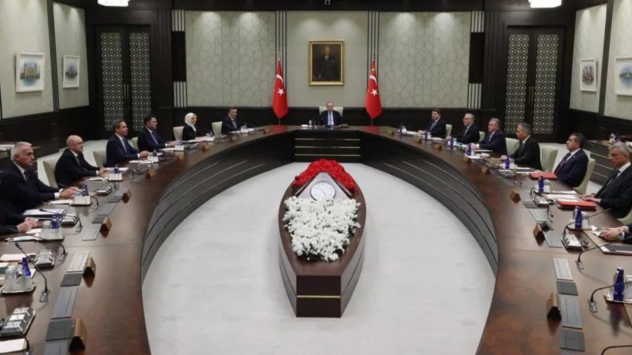 Kabine'de Fon Soruşturması ve Dış Politika Gündemi