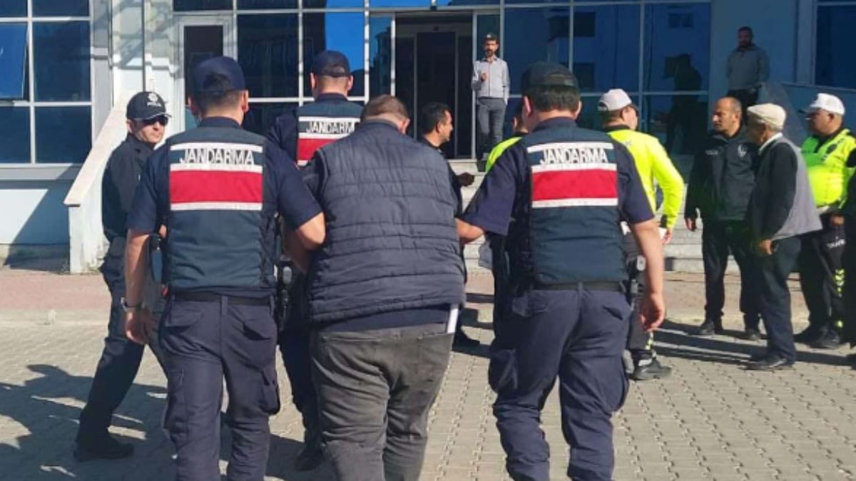 Kaçak Göçmen Taşıyan Taksici Firari Çıktı