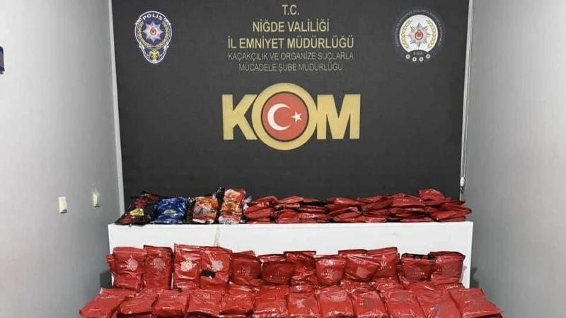 Kaçakçılara ağır darbe: 272 paket gümrük kaçağı nargile tütünü ele geçirildi