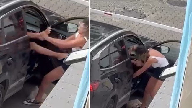 Kadıköy'de kadınların kavgası kamerada: Saç çekip tekmelediler