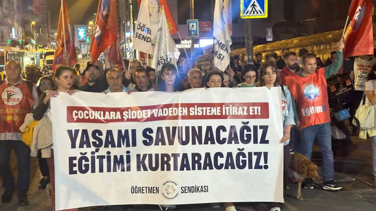 Kadıköy'de Okul Saldırıları Protesto: 'Eğitimi Kaderine Terk Etmeyeceğiz