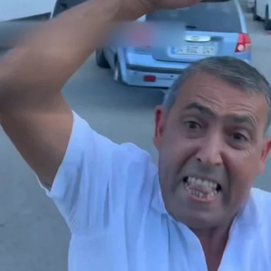 Kadıköy'de Trafikte Kimlik Gösterip Yumruk Attı