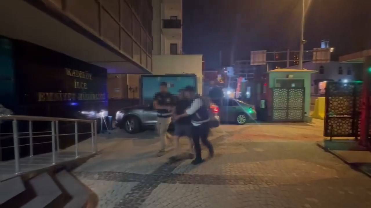 Kadıköy’de 14 Yıl Ceza ile Aranan Hükümlü Uyuşturucu ve Silahla Yakalandı