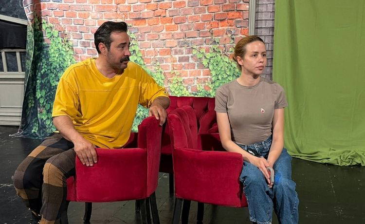 Tiyatro Ak’la Kara’dan 'Kadın Aklı Erkek Aklı' İle Yeni Sezon Açılışı