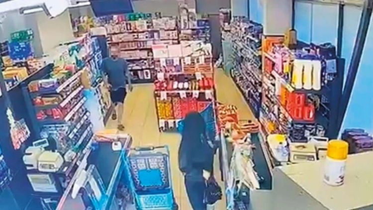 Kâbus kovalamacası: Kadın dehşeti markette atlattı