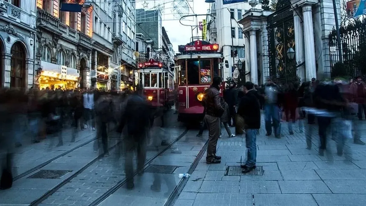 Kadınlar mı erkekler mi daha uzun yaşıyor? TÜİK verileri yanıtladı