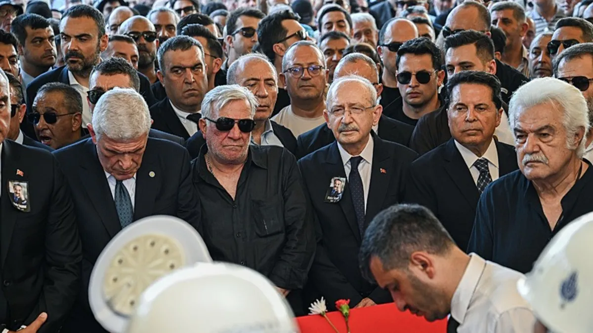 Kadir İnanır’ın cenazesinde CHP krizi: Kılıçdaroğlu çelengi alınmadı, montajlı yuhalama videosu yayınlandı